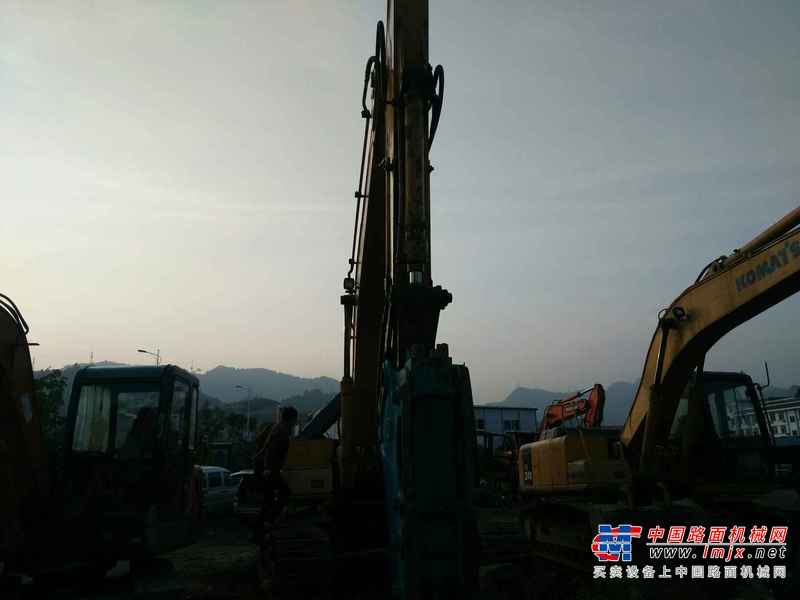 贵州出售转让二手8930小时2010年柳工CLG225C挖掘机