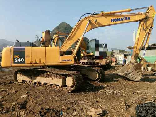 贵州出售转让二手7300小时2010年柳工CLG225C挖掘机
