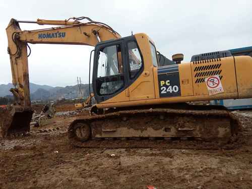 贵州出售转让二手8300小时2010年柳工CLG225C挖掘机