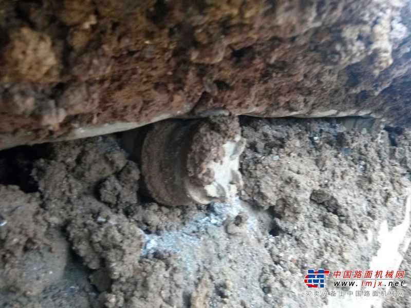 贵州出售转让二手8300小时2010年柳工CLG225C挖掘机