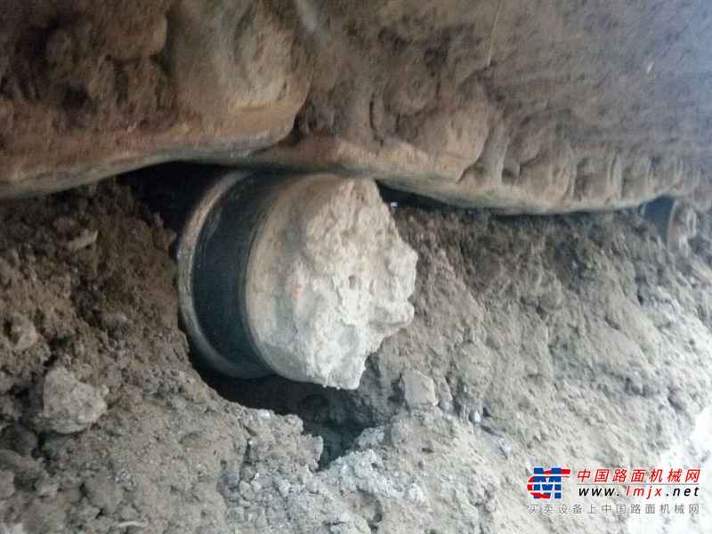 贵州出售转让二手8300小时2010年柳工CLG225C挖掘机