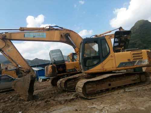 贵州出售转让二手8600小时2010年柳工CLG225C挖掘机