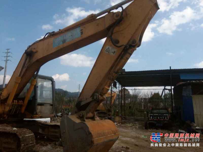 贵州出售转让二手8600小时2010年柳工CLG225C挖掘机