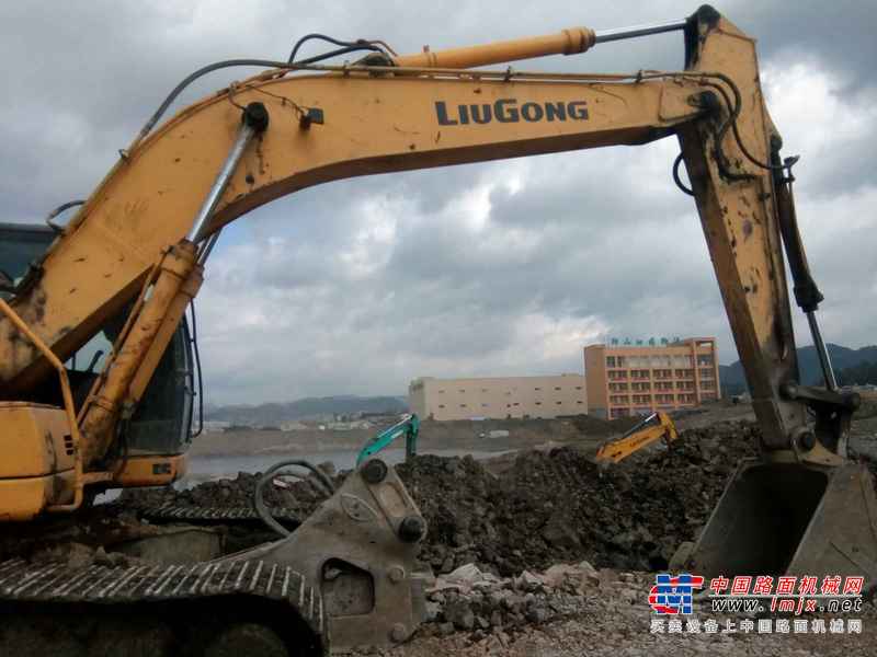贵州出售转让二手6400小时2011年柳工922LC挖掘机