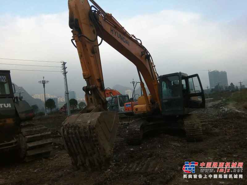 贵州出售转让二手8909小时2009年现代R225LC挖掘机