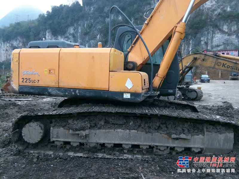 贵州出售转让二手8909小时2009年现代R225LC挖掘机