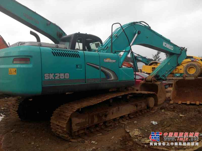云南出售转让二手4500小时2011年神钢SK250挖掘机