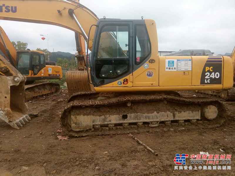 贵州出售转让二手8600小时2010年柳工CLG225C挖掘机