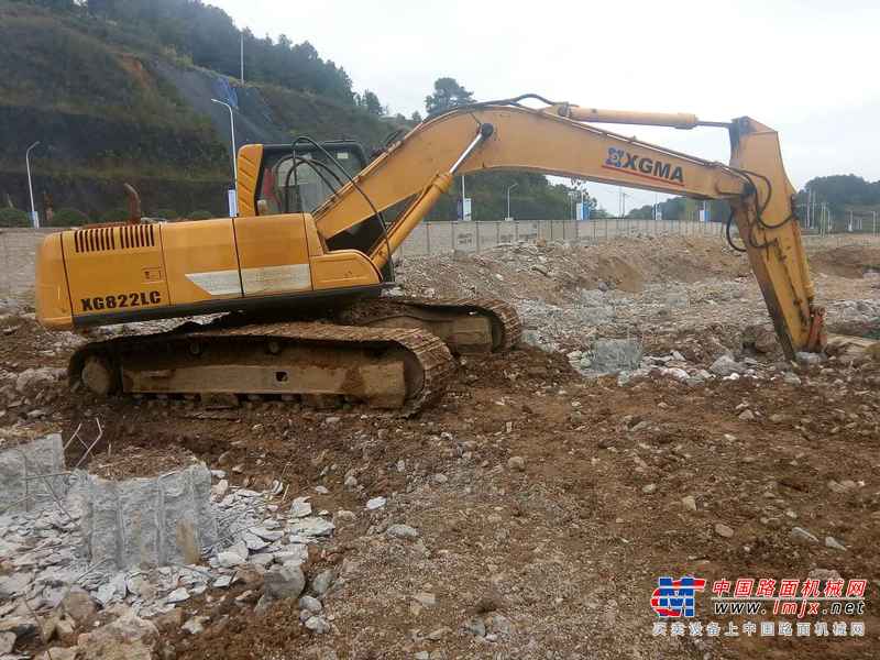 贵州出售转让二手10111小时2009年厦工XG822LC挖掘机