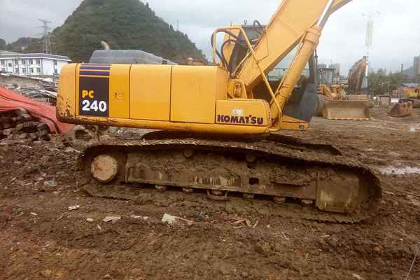 贵州出售转让二手8600小时2010年柳工CLG225C挖掘机