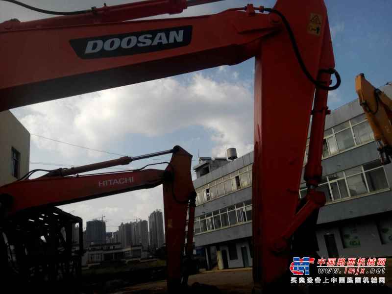 云南出售转让二手5000小时2011年斗山DH225挖掘机