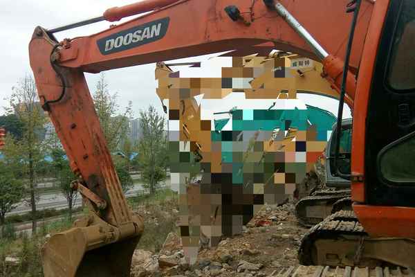 贵州出售转让二手10200小时2009年斗山DH220挖掘机