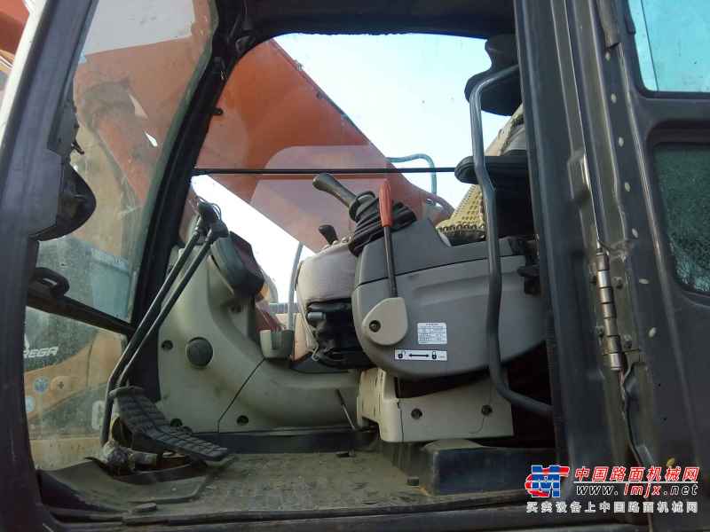 贵州出售转让二手9800小时2009年日立ZX240挖掘机