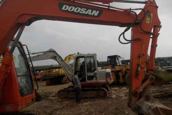 云南出售转让二手7000小时2011年斗山DH80挖掘机