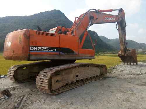 贵州出售转让二手7800小时2008年斗山DH225LC挖掘机