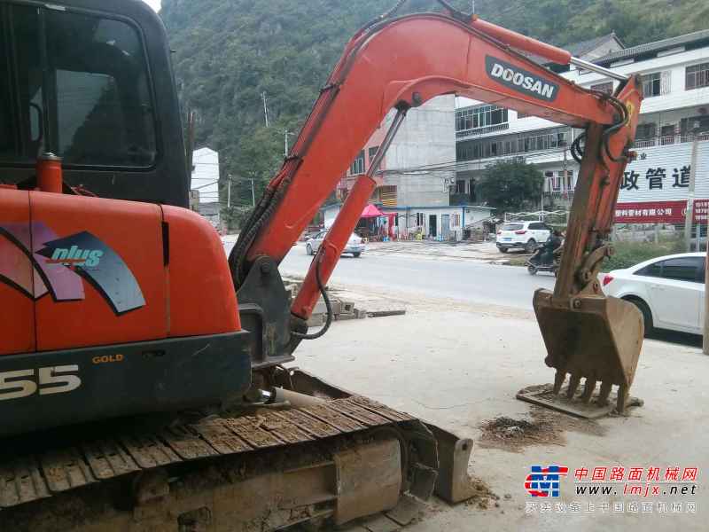 贵州出售转让二手5200小时2010年斗山DH55挖掘机