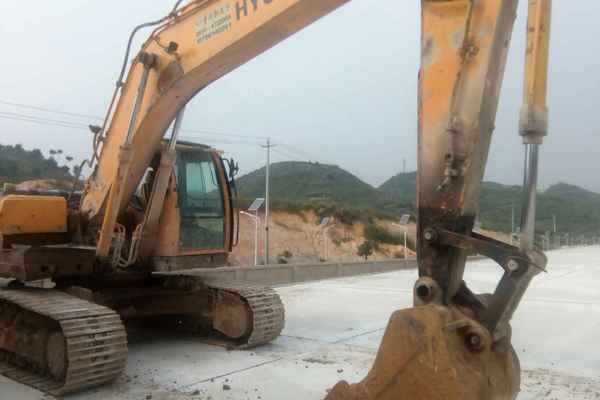 贵州出售转让二手8900小时2010年现代R225LC挖掘机