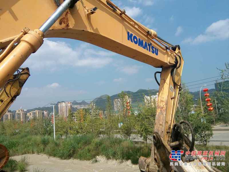 贵州出售转让二手8200小时2010年柳工225C挖掘机