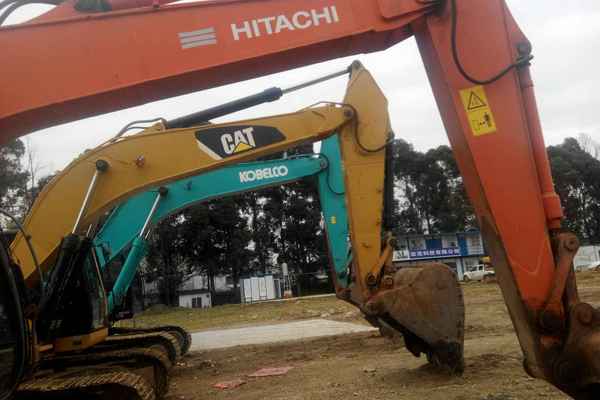 云南出售转让二手6000小时2011年日立EX120挖掘机