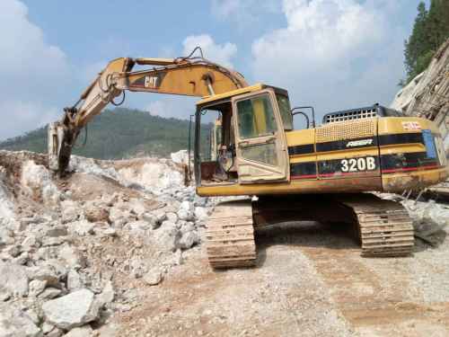 云南出售转让二手12000小时2006年卡特彼勒320B挖掘机