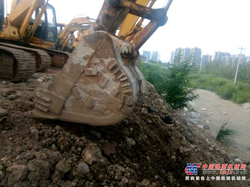 贵州出售转让二手8300小时2010年柳工225C挖掘机