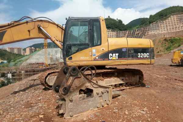 贵州出售转让二手13000小时2006年卡特彼勒320C挖掘机