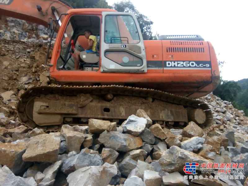 贵州出售转让二手9000小时2011年斗山DH225LC挖掘机