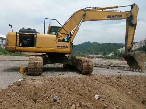 贵州出售转让二手13000小时2008年小松PC240挖掘机
