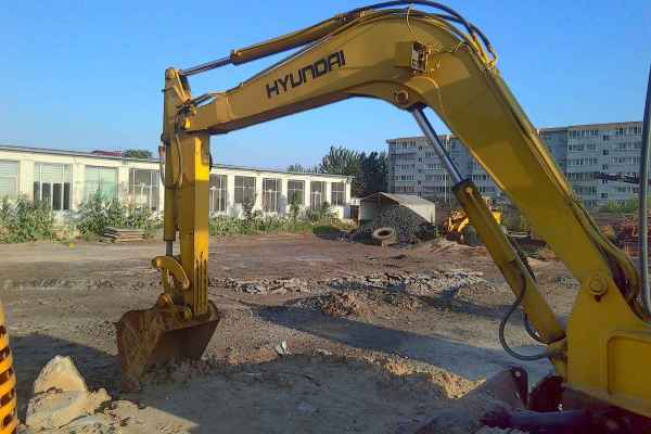 山西出售转让二手4000小时2011年现代R60挖掘机