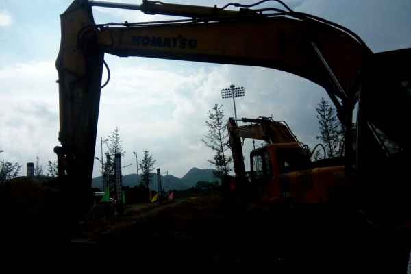贵州出售转让二手11000小时2009年柳工205C挖掘机