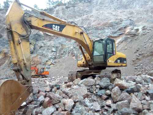 贵州出售转让二手12000小时2005年卡特彼勒320C挖掘机