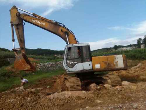 贵州出售转让二手17000小时2005年日立EX200挖掘机