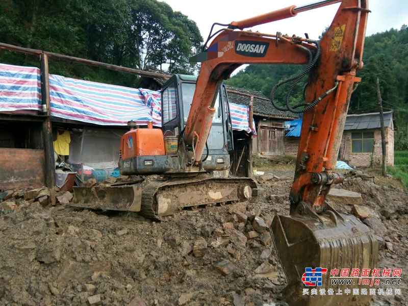 贵州出售转让二手6900小时2011年斗山DH55挖掘机