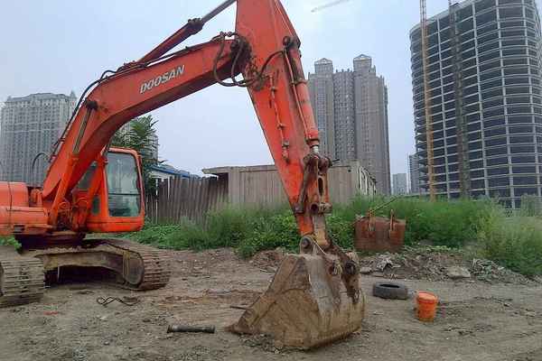 山西出售转让二手9000小时2006年斗山DH225挖掘机