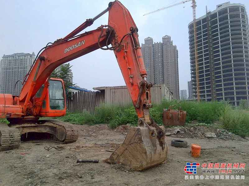 山西出售转让二手9000小时2006年斗山DH225挖掘机