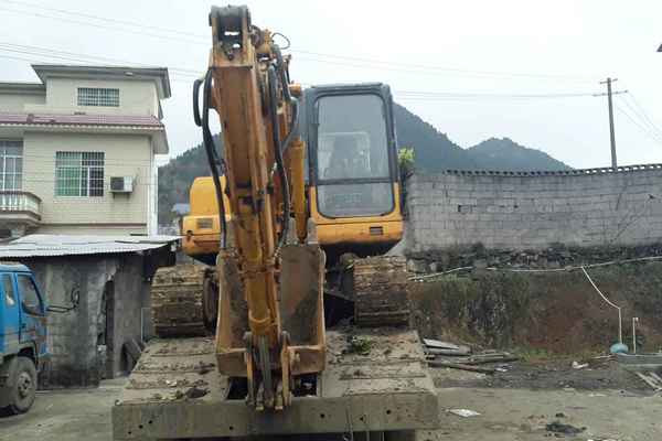 重庆出售转让二手6000小时2012年福田雷沃FR150挖掘机