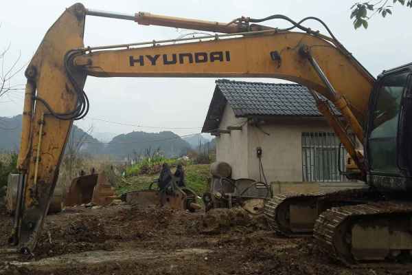 重庆出售转让二手7200小时2009年现代R225挖掘机
