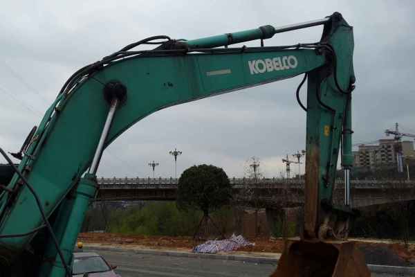 重庆出售转让二手6800小时2012年神钢SK260LC挖掘机