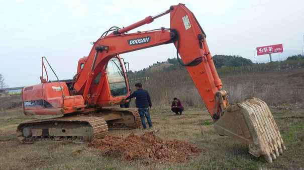 湖北出售转让二手6811小时2011年斗山DH150LC挖掘机