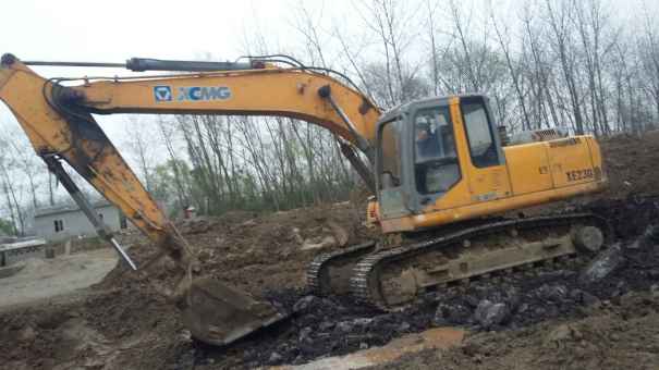 湖北出售转让二手8311小时2011年徐工XE210挖掘机