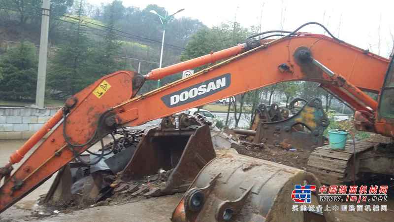 湖北出售转让二手6800小时2013年斗山DH215挖掘机