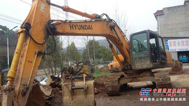 湖北出售转让二手5861小时2010年现代R215挖掘机