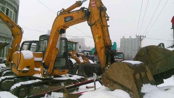 辽宁出售转让二手9000小时2011年福田雷沃FR85挖掘机