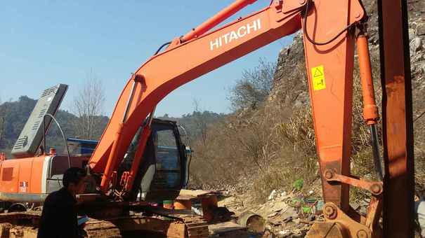 湖北出售转让二手9156小时2011年日立ZX200挖掘机