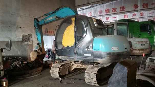 湖北出售转让二手10561小时2005年神钢SK60挖掘机