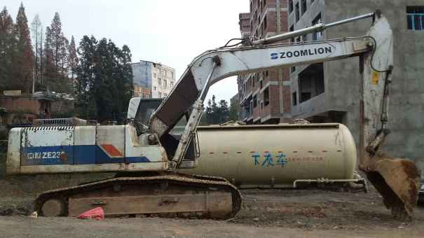 贵州出售转让二手5000小时2010年中联重科ZE230挖掘机