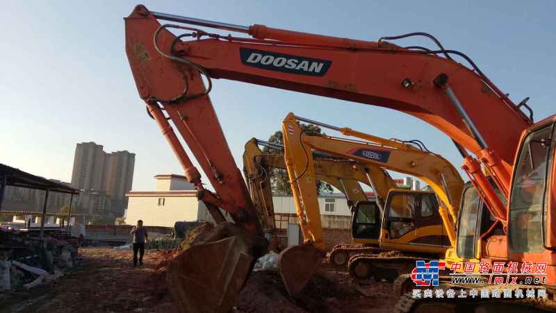 云南出售转让二手8400小时2010年斗山DH220LC挖掘机