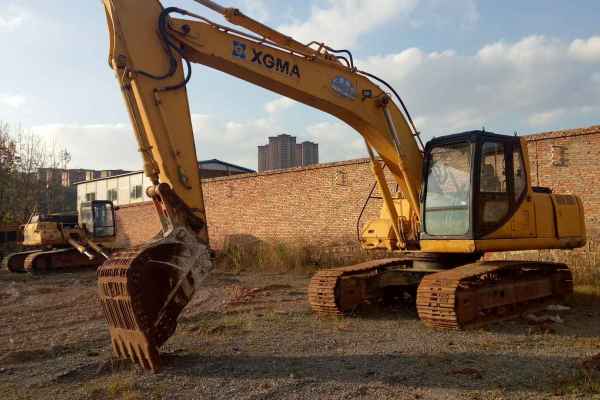 云南出售转让二手3411小时2011年厦工XG821挖掘机