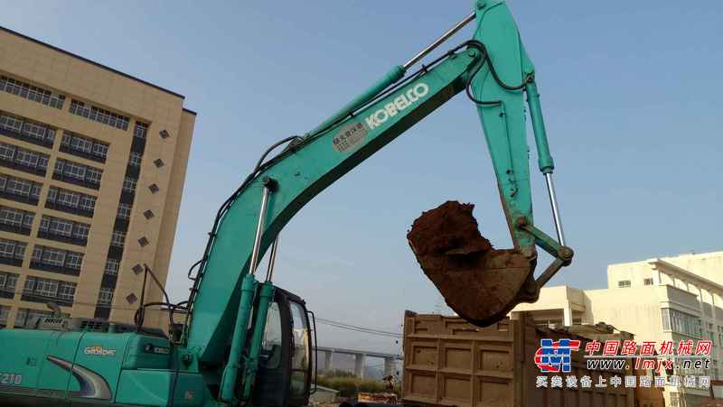 云南出售转让二手8100小时2011年神钢SK200挖掘机