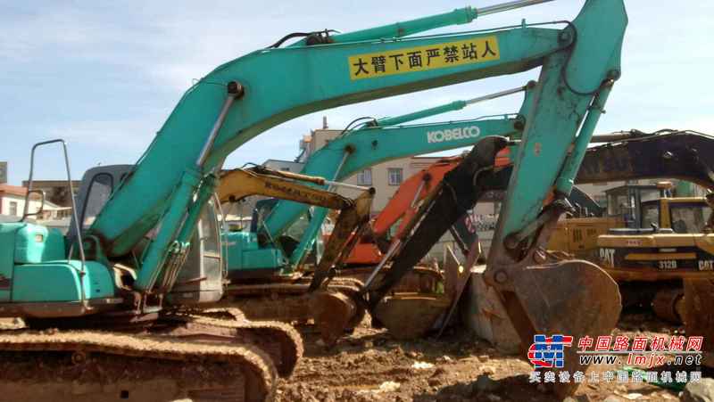 云南出售转让二手8872小时2008年神钢SK250LC挖掘机